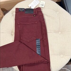 Lucky Brand Men’s burgundy straight left Jeans